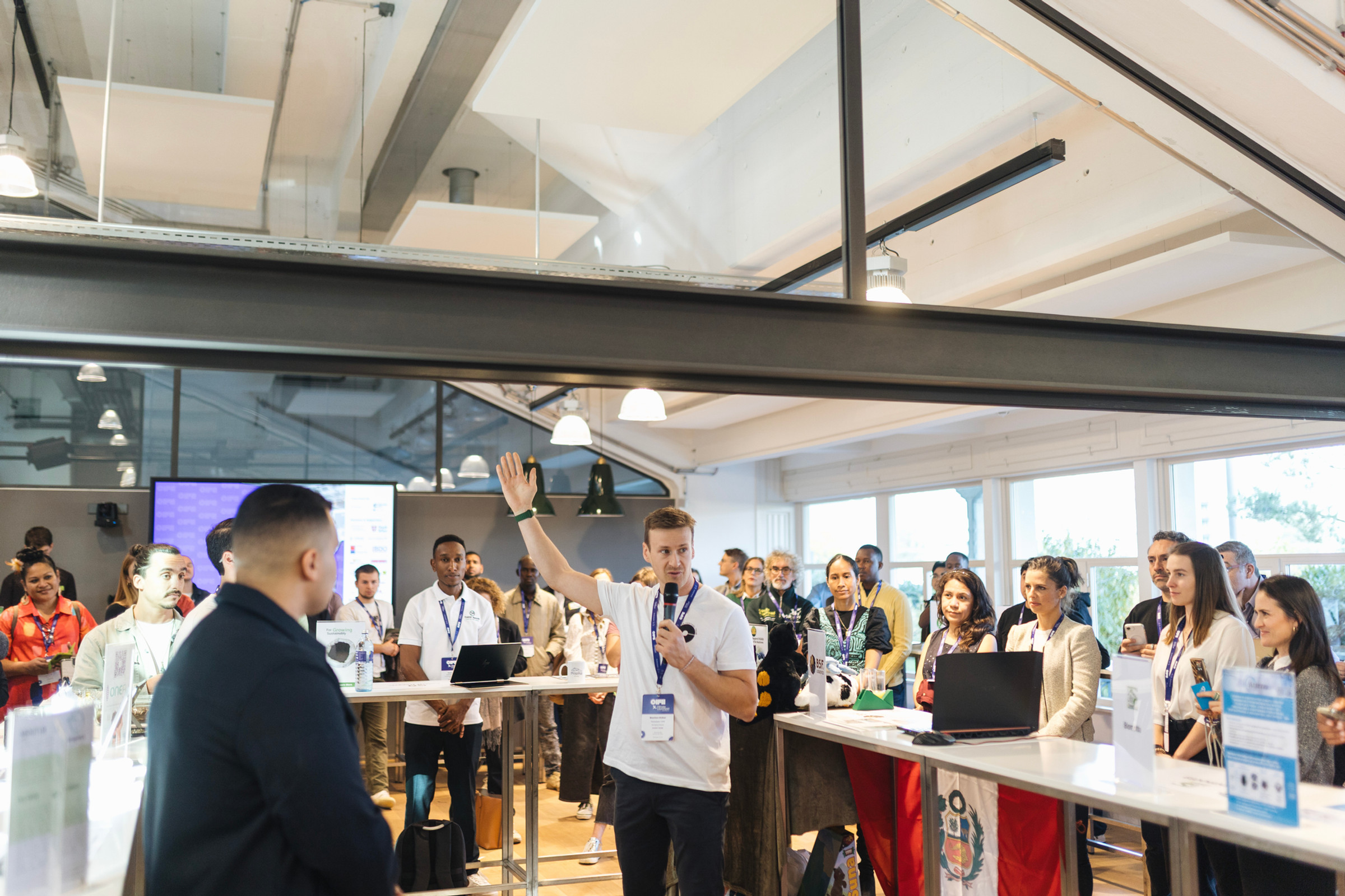 Gespräche an den Ausstellungsständen der Innovators Fair